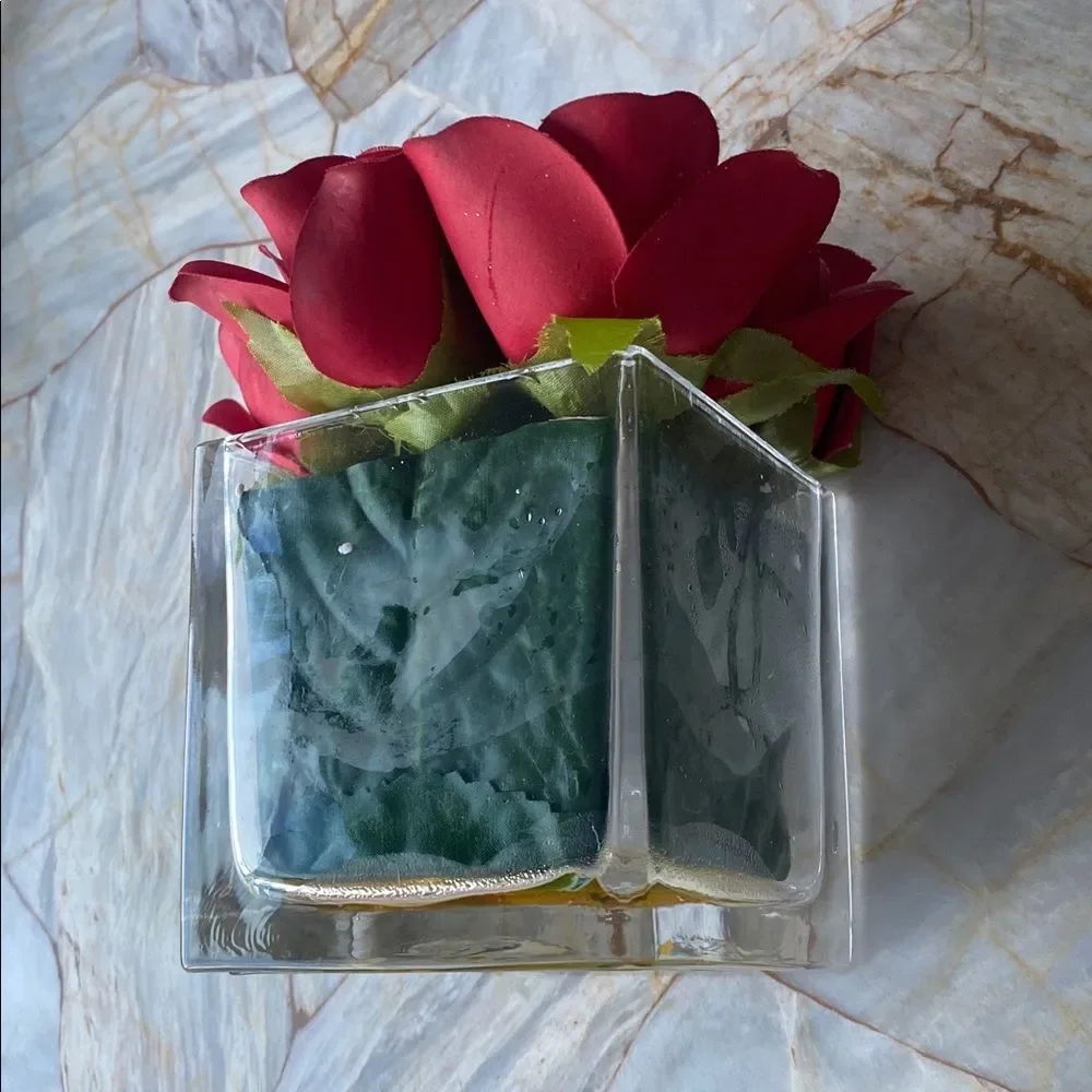 Red Silk Rose‎ Artificial Floral Arrangement in Square Glass Vase Cube Decor